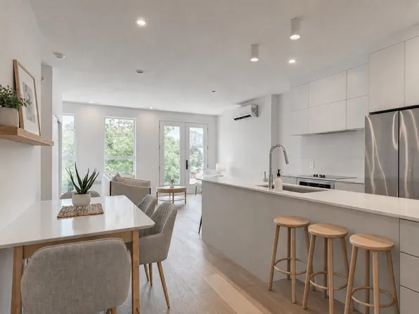 2363 Rue Jean Langlois #201, Montreal, QC H2K 2L6