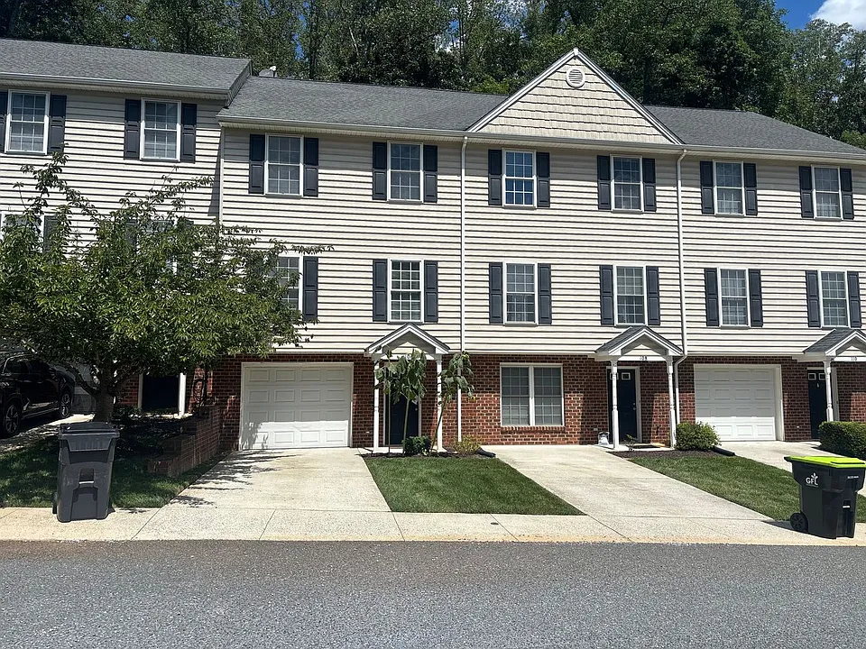 2009 Lakeside Dr #106