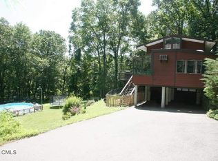 611 Saddle Ridge Rd, Orange, CT 06477