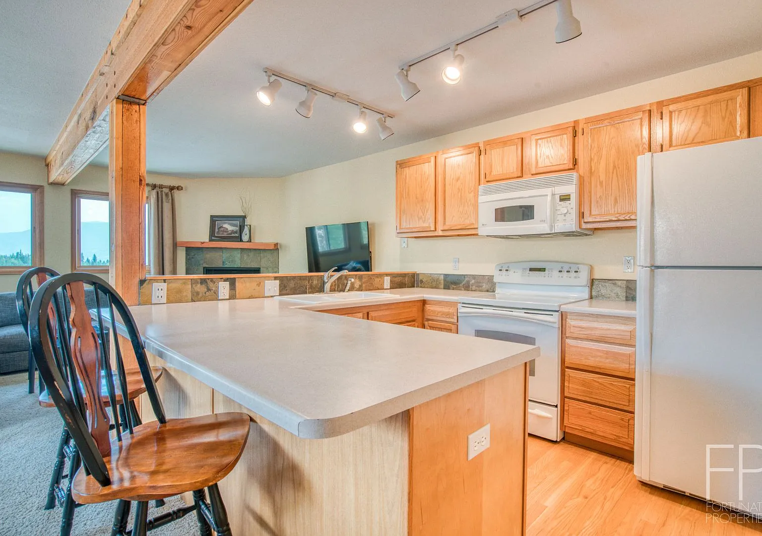 High End Condo in Wildernest. Includes almost all Utilities! Won't last!! Furnished! — Photo 1