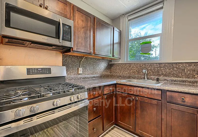 1514 E Federal St — Photo 10