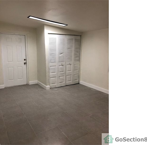 1st image of 2607 Royal Palm Cir