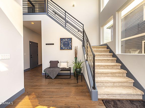 5th image of 121 Palisades Pl