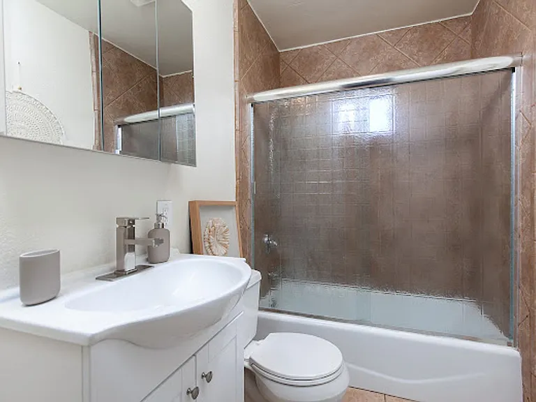 725 Santa Barbara Pl — Photo 34