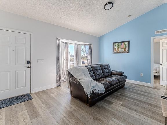 3rd image of 5437 Freeport Dr