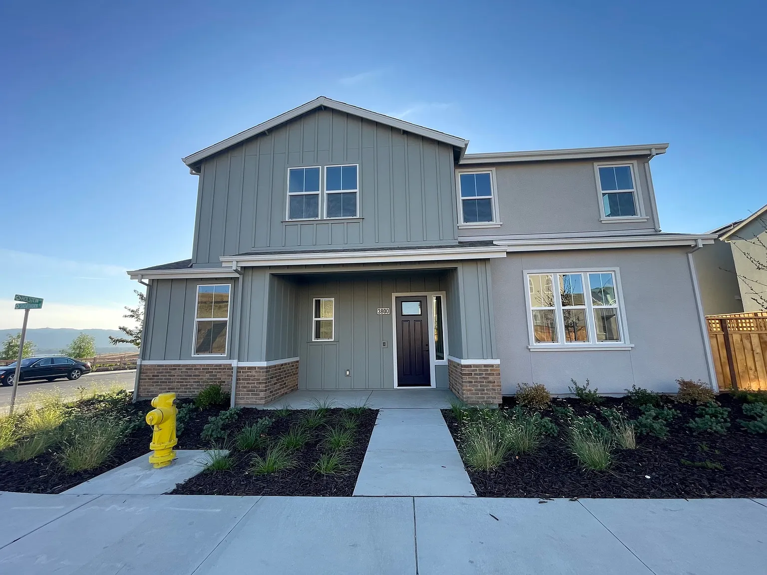 4 bed, 2470 sqft, $5,200 — Photo 1
