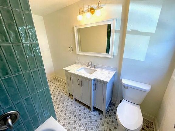 5th image of 1153 N 11th AVENUE