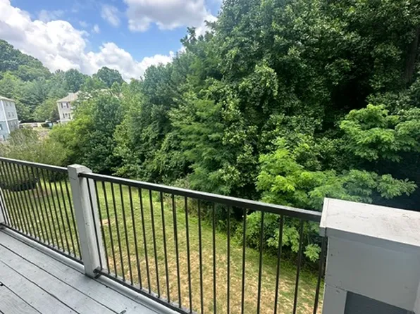 600 Vista Lake Dr APT 208, Candler, NC 28715