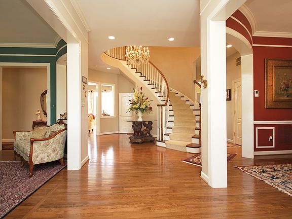 4th image of 208 Rose Petal Way