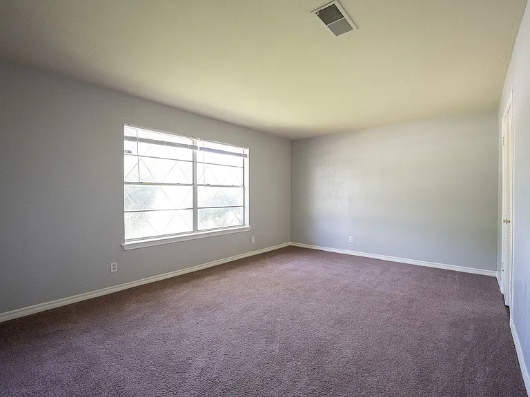 614 N Young Blvd — Photo 11