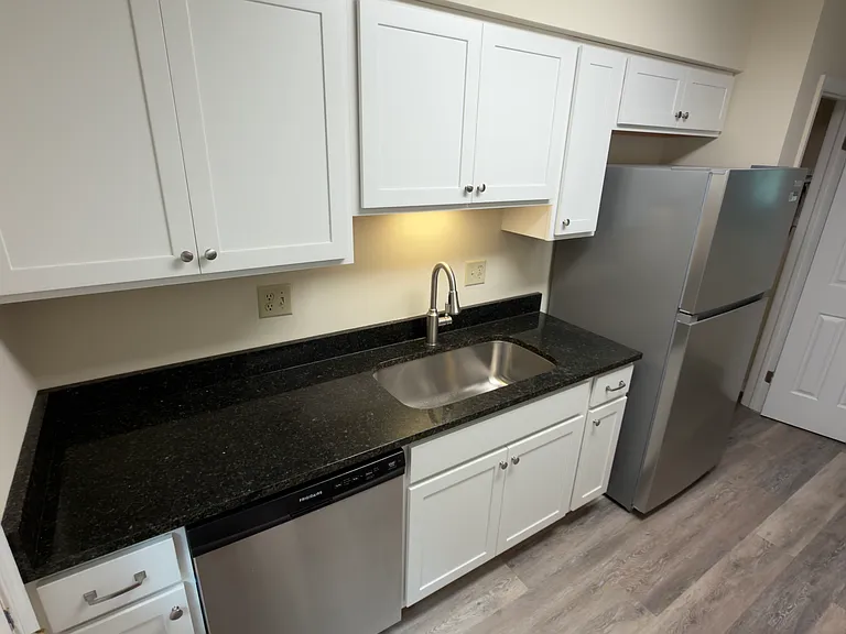 303 Green St #2 — Photo 8