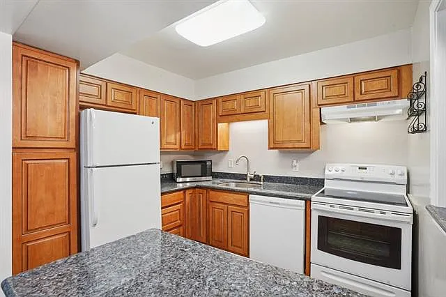 2732 Whitney Pl #209 — Photo 10