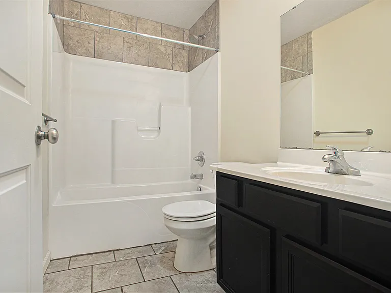 2621 Redwood Ave — Photo 9