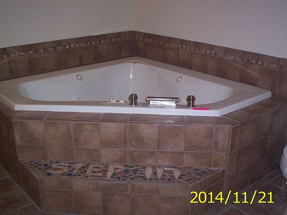 tub master bedrooms