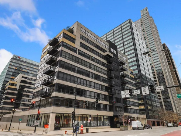 130 S Canal St APT 705, Chicago, IL 60606