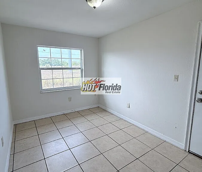 172 E Rainbow St — Photo 7