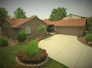 18879 Gill Rd, Livonia, MI 48152