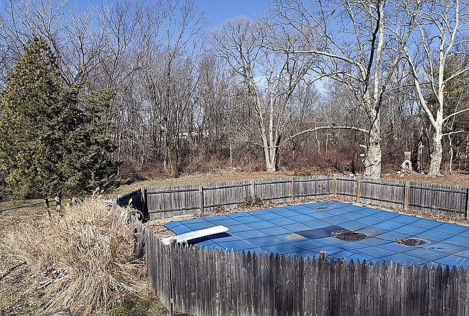 2nd image of 176 Upper Ferry Rd