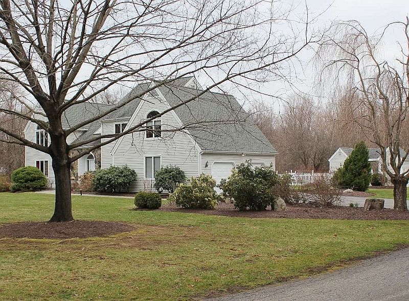 2nd image of 16 Lily Dr