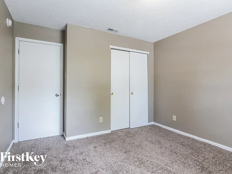 1861 Southernwood Ln — Photo 14