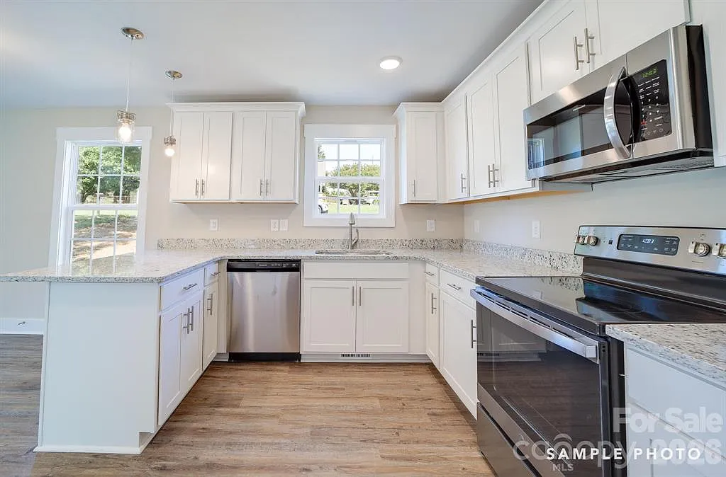 3 bed, 2.5 bath, 1240 sqft, $1,750 — Photo 3