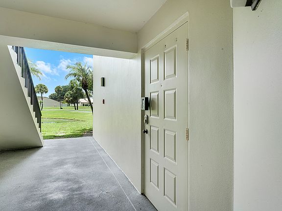 3rd image of 1112 Green Pine Boulevard #G1