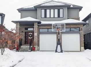 206 Carriage Way S, Waterloo, ON N2K 0C6