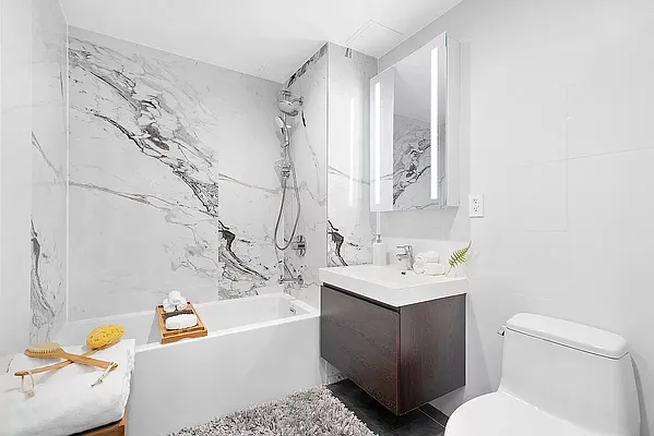 Rented by E Realty International Corp | media 47