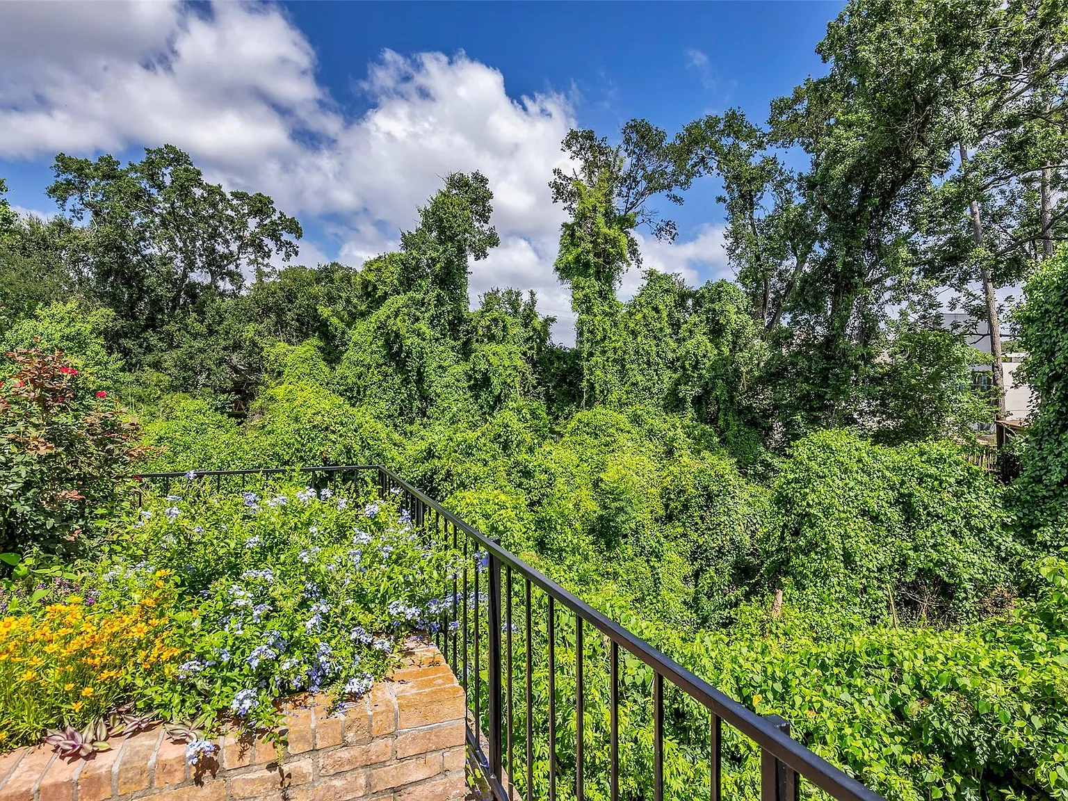 2 bed, 2.0 bath, 1158 sqft, $1,900 — Photo 4
