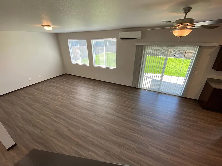 2108 W Sunnyview Ln — Photo 11
