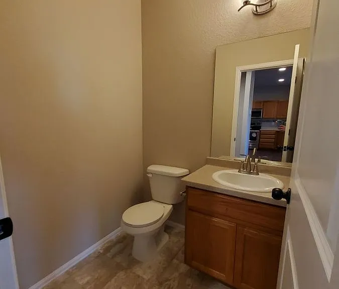 710 Finch Dr — Photo 9