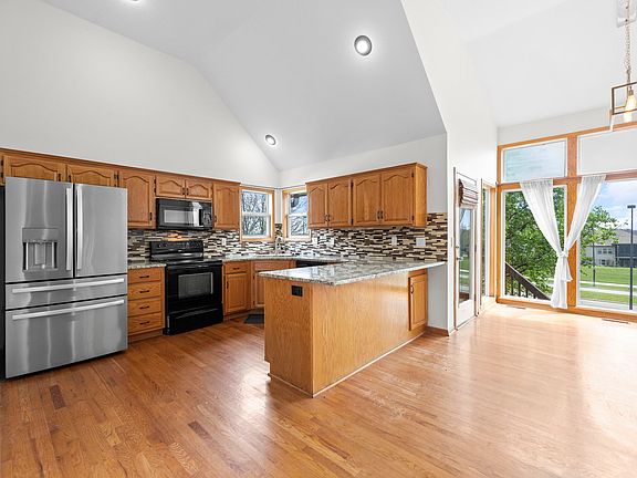 4th image of 10015 N Highland Pl