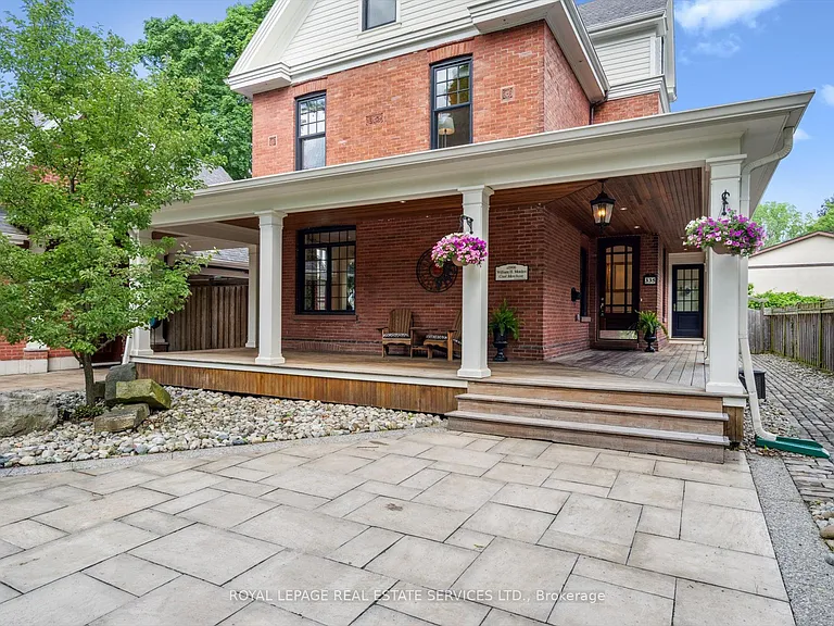 335 Lakeshore Rd W — Photo 5