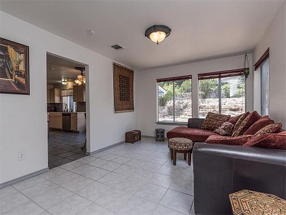4th image of 1106 Riverlawn Dr