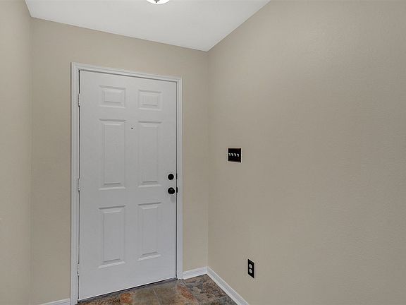 4th image of 1616 E Lake Dr