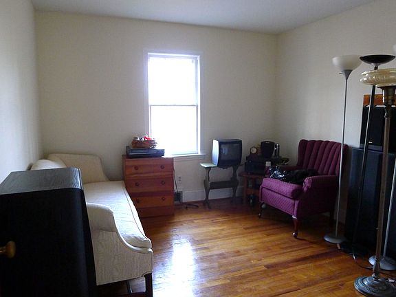 5th image of 934 Lawsonville Ave