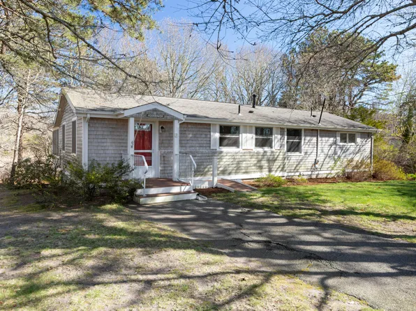 6 Stanley Place, Hyannis, MA 02601