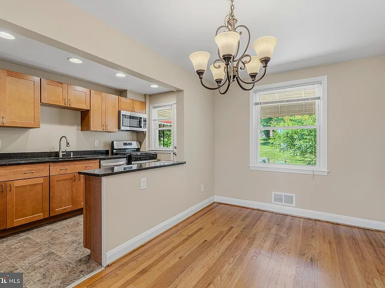 586 Lucia Ave — Photo 11