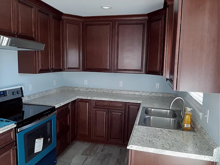 2824 S 76th Ave — Photo 9