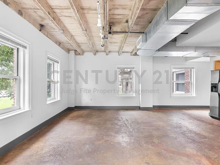 329 E Colorado Blvd #202 — Photo 6