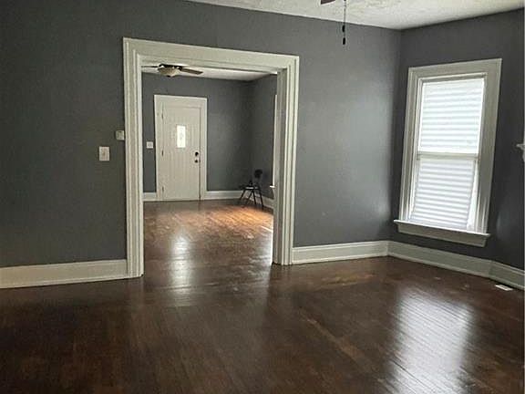 2nd image of 117 Wroe Ave #119