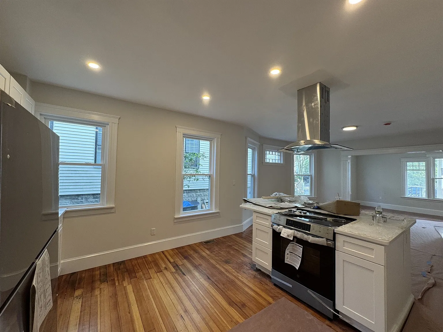 2 bed, $3,300 — Photo 1