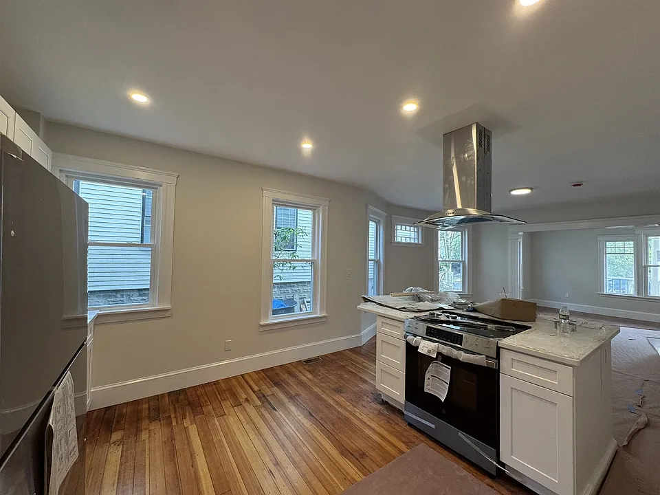 49 Curtis Ave
