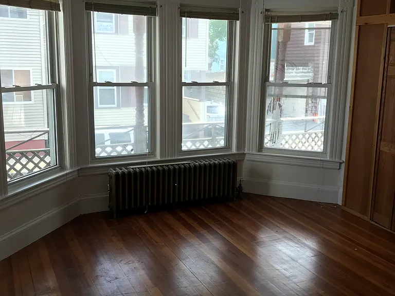 Lincoln Ave — Photo 2