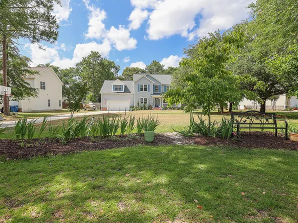 1636 Chadwick Shores Dr, Sneads Ferry, NC 28460