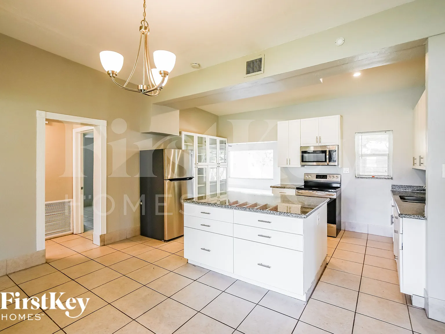 3 bed, 2.0 bath, 1935 sqft, $4,005 — Photo 3