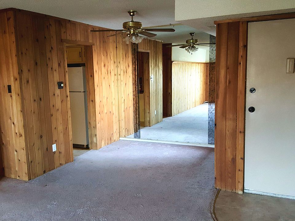 Cozy Dining Room Nook has small window and is adjacednt to t