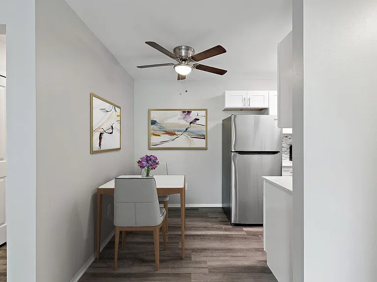 Town & Country Apartments - Wixom, MI — Photo 10