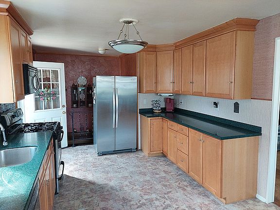 3rd image of 728 E Woodlawn Ave