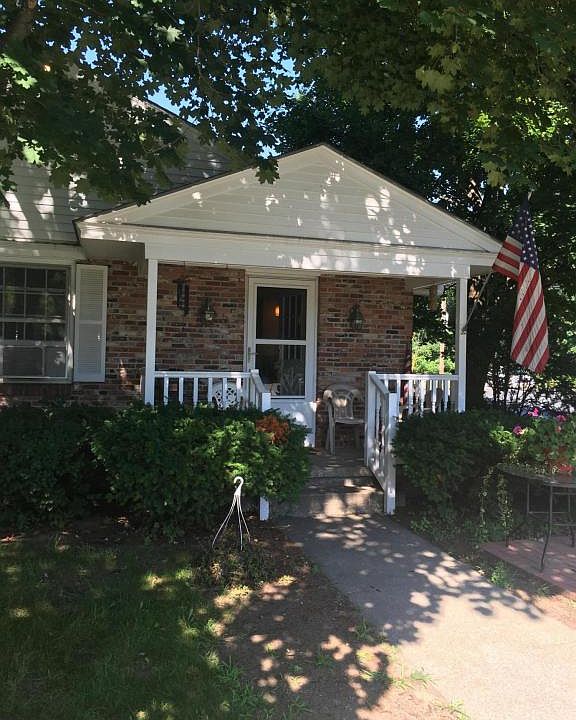 1st image of 117 McIntyre St